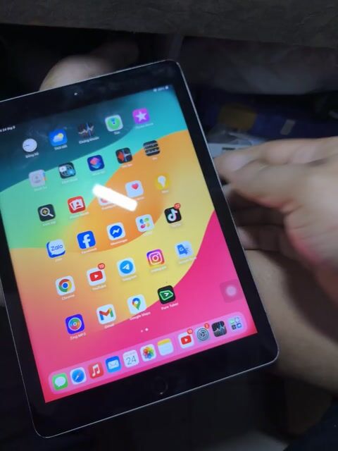 Apple iPad Gen 6 32GB Bạc. Mua bán Máy tính bảng tại Quận Phú Nhuận Tp Hồ Chí Minh được đăng bởi Tấn hình 1