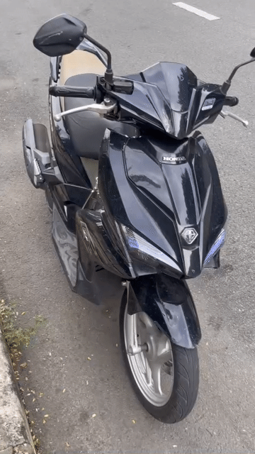 Xe máy Honda Air Blade màu đen, còn mới.. Mua bán Xe máy tại Quận 3 Tp Hồ Chí Minh được đăng bởi Lê Minh Học hình 1