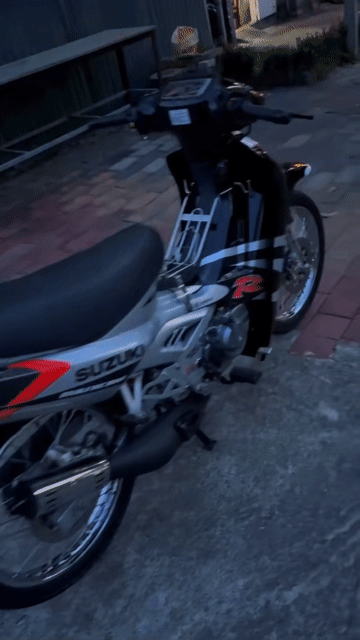 Suzuki Satria 2000 bạc đen máy ngon xe đẹp giá 28🍠. Mua bán Xe máy tại Thành phố Quảng Ngãi Quảng Ngãi được đăng bởi Hien hình 2