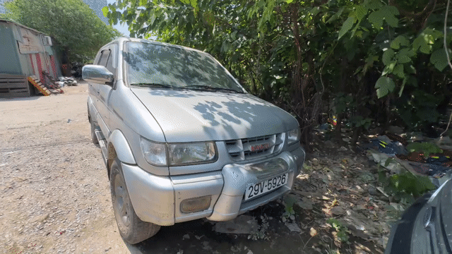 Cần bán Isuzu Hilander 2004 Bạc Nguyên bản BQP. Mua bán Ô tô tại Quận Nam Từ Liêm Hà Nội được đăng bởi Trần Quyết hình 1
