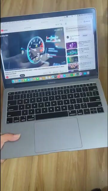 Apple MacBook Air 2018 i5 8GB/128GB Màn lỗi. Mua bán Laptop tại Quận Ninh Kiều Cần Thơ được đăng bởi Đ  Sang  hình 1