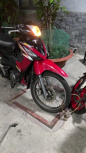 Honda Wave Đỏ đen Đã qua sử dụng. Mua bán Xe máy tại Quận 3 Tp Hồ Chí Minh được đăng bởi Phạm thanh Trí  hình 1