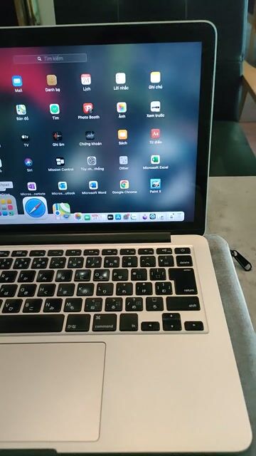 Apple MacBook Pro 2015 i5 8GB sọc chỉ mép. Mua bán Laptop tại Quận 6 Tp Hồ Chí Minh được đăng bởi Tâm Minh Phú hình 1