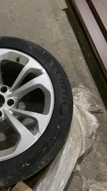 Bánh xe VinFast Lux A sơ cua Đen Bạc. Mua bán Phụ tùng xe tại Thành phố Dĩ An Bình Dương được đăng bởi Kiên Qp hình 1