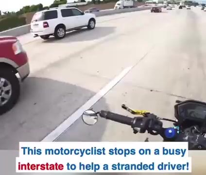 *Wholesome* Motorcyclist Helps Dead Car to Get Off the Highway