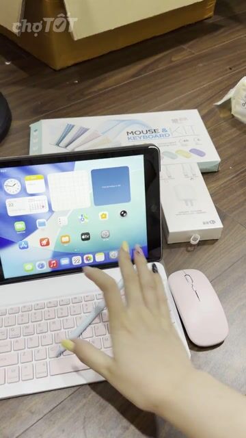 Apple iPad Gen 7 32GB 4G Bàn phím, bao da, chuột. Mua bán Máy tính bảng tại Quận Hoàng Mai Hà Nội được đăng bởi Lã Bình iPad hình 1