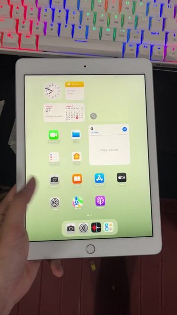 Apple iPad Gen 6 32GB Wifi Bạc Trắng. Mua bán Máy tính bảng tại Quận Hai Bà Trưng Hà Nội được đăng bởi Gia Đồng hình 1
