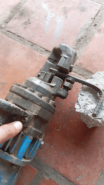 Máy cắt sắt thủy lực Phi 25 đã sử dụng. Mua bán Đồ chuyên dụng, Giống nuôi trồng tại Huyện Thanh Bình Đồng Tháp được đăng bởi điện cơ tấn tài  hình 1