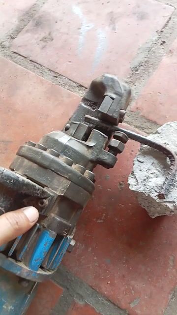 Máy cắt sắt thủy lực Phi 25 đã sử dụng. Mua bán Đồ chuyên dụng, Giống nuôi trồng tại Huyện Thanh Bình Đồng Tháp được đăng bởi điện cơ tấn tài  hình 1