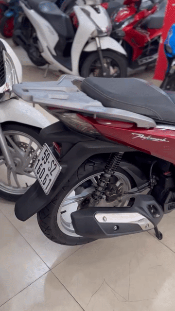 Honda SH 150 2015 Đỏ Soprt Len Full 150/2019 Led.. Mua bán Xe máy tại Quận 6 Tp Hồ Chí Minh được đăng bởi Cửa Hàng Xe Máy Hoà Bùi hình 1