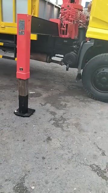 Dongfeng cẩu 9t6,2016 cần nuic 500,4 khúc. Mua bán Xe tải, xe ben tại Quận 12 Tp Hồ Chí Minh được đăng bởi Lê văn Khoa  hình 1