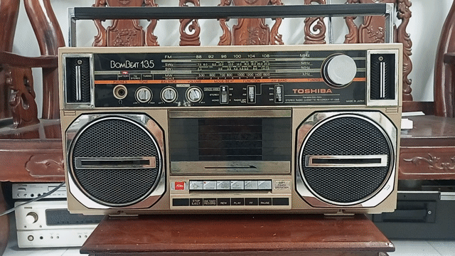 Đài Toshiba Bombeat 135. Mua bán Tivi, Âm thanh tại Quận Phú Nhuận Tp Hồ Chí Minh được đăng bởi chú bo 60 tuổi  hình 1