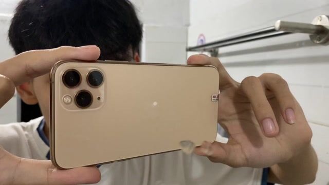 Apple iPhone 11 Pro 64GB Vàng 8x. Mua bán Điện thoại tại Huyện Hương Sơn Hà Tĩnh được đăng bởi Lê Anh Dũng hình 1