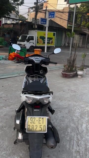 Honda Air Blade FI 2015 Bạc. Mua bán Xe máy tại Quận Liên Chiểu Đà Nẵng được đăng bởi Lê Sang hình 1