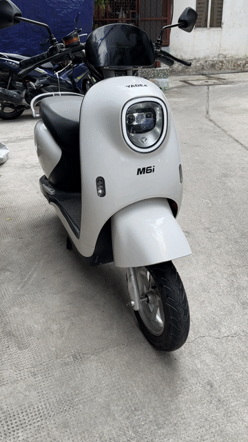 Xe máy điện Yadea M6i Trắng 5 bình mới. Mua bán Xe máy tại Quận 3 Tp Hồ Chí Minh được đăng bởi Phạm thanh Trí  hình 1