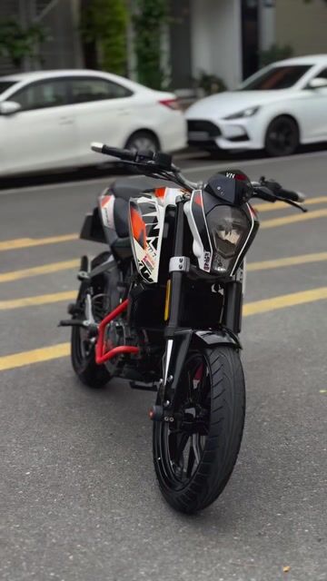 KTM Duke 200 2017 Đen Trắng Cam. Mua bán Xe máy tại Quận Thanh Khê Đà Nẵng được đăng bởi Cửa Hàng Nguyễn King 159 Đỗ Quang hình 1
