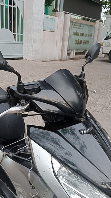 Honda Airblade Fi 2011 Đen bạc. Mua bán Xe máy tại Quận Gò Vấp Tp Hồ Chí Minh được đăng bởi Dat hình 1