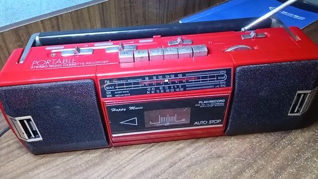 Đài cassette Đỏ Nguyên bản. Mua bán Tivi, Âm thanh tại Huyện Chương Mỹ Hà Nội được đăng bởi Trần  hình 1