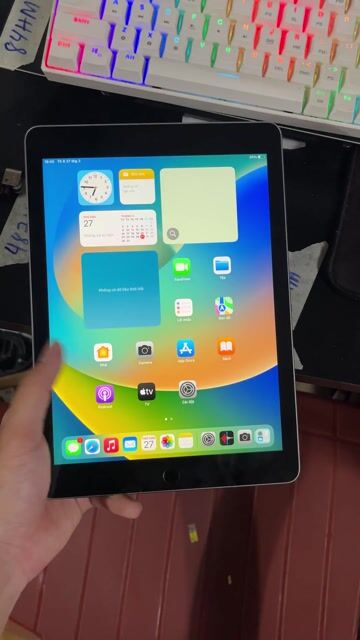 Apple iPad Gen 5 32GB Xám Đen. Mua bán Máy tính bảng tại Quận Hai Bà Trưng Hà Nội được đăng bởi Gia Đồng hình 1
