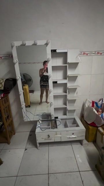 Bàn trang điểm gỗ trắng đã dùng. Mua bán Bàn ghế tại Thị xã Cai Lậy Tiền Giang được đăng bởi Trịnh Thị Thanh Phương hình 1