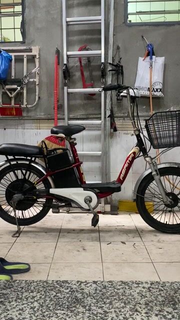 Xe đạp điện Asama Emperor Đỏ bạc. Mua bán Xe điện tại Quận 4 Tp Hồ Chí Minh được đăng bởi Thi Le hình 1