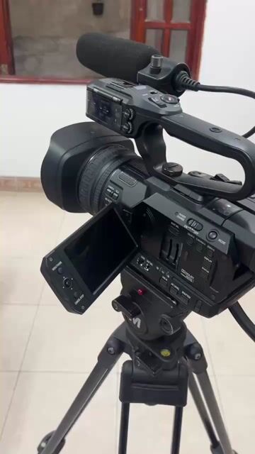 Máy quay phim JVC GY-HM180 4K Đen. Mua bán Máy ảnh, Máy quay tại Quận Phú Nhuận Tp Hồ Chí Minh được đăng bởi Nguyễn Văn Thế Anh hình 1