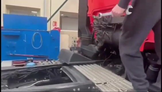 MécanicienNE mécanicien poids-lourds : un métier de passion.