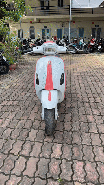 Xe máy điện Vespa 50km/sạc Trắng hồng. Mua bán Xe máy tại Quận Cầu Giấy Hà Nội được đăng bởi Xe điện Bình Phương hình 1