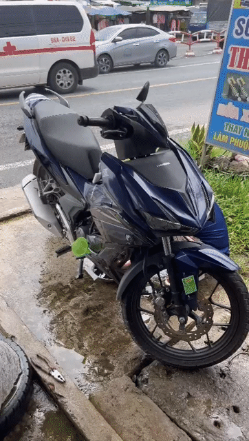 Honda Winner X V2 Xanh Trầy xước nhẹ. Mua bán Xe máy tại Quận Phú Nhuận Tp Hồ Chí Minh được đăng bởi Justin Nguyen hình 1