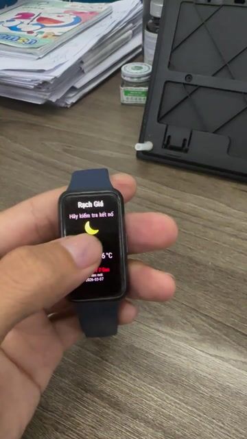 Vòng Tay Thông Minh Huawei band 7 - Đã Sử Dụng. Mua bán Thiết bị đeo thông minh tại Thành phố Rạch Giá Kiên Giang được đăng bởi quốc thái phạm hình 1