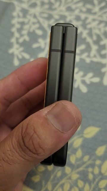 Samsung Z Flip 5 Vàng Màn trong hỏng. Mua bán Điện thoại tại Huyện Bình Chánh Tp Hồ Chí Minh được đăng bởi Thảo Samsung hình 1