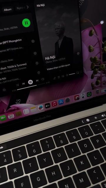 Pass máy MacBook Pro 2016 Touch Bar. Mua bán Laptop tại Quận Bình Thạnh Tp Hồ Chí Minh được đăng bởi Emma hình 1