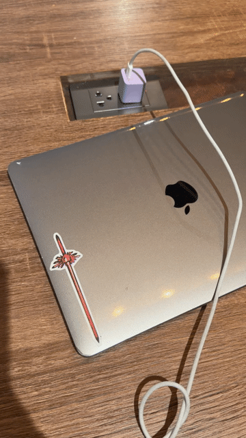 Apple Macbook Pro M2 8GB/256GB Xám 2022. Mua bán Laptop tại Quận Phú Nhuận Tp Hồ Chí Minh được đăng bởi Nguyen Ngoc Minh hình 1