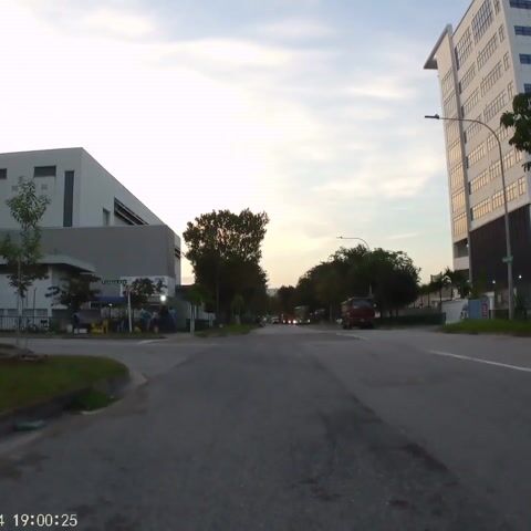 Bad Overtake - Pandan Road - UpRide.cc - Make Cycling Safer