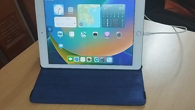 Apple iPad Gen 5 128GB Vàng . Mua bán Máy tính bảng tại Thị xã Từ Sơn Bắc Ninh được đăng bởi an nguyen hình 1