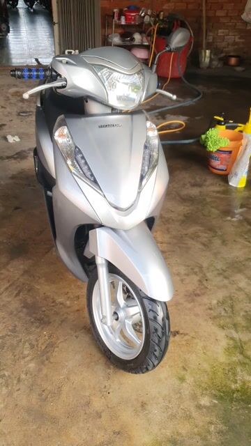 Lead bạc chính chủ đẹp leng keng , không vết trầy. Mua bán Xe máy tại Huyện Cần Giuộc Long An được đăng bởi Trần Phi hình 1