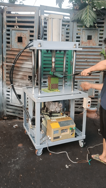 Máy ép thủy lực 18 tấn. Mua bán Đồ chuyên dụng, Giống nuôi trồng tại Quận 1 Tp Hồ Chí Minh được đăng bởi Quân thiết bị nhật bãi  hình 1