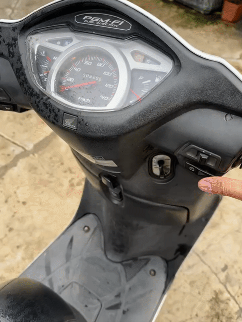 Honda Lead 2013 Trắng chính chủ. Mua bán Xe máy tại Huyện Bình Chánh Tp Hồ Chí Minh được đăng bởi Võ Thuỵ Tố Uyên hình 1