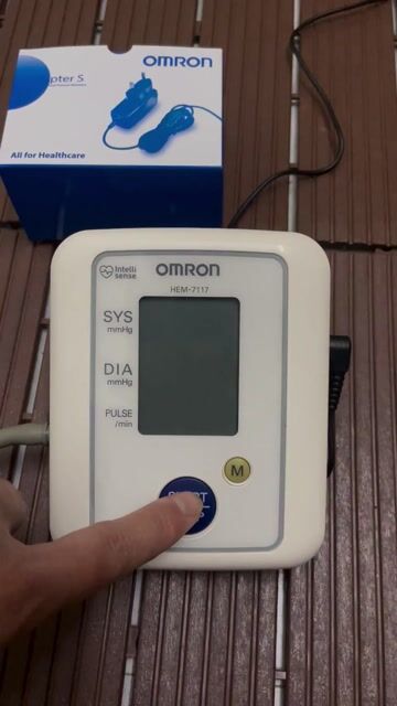 Pass máy đo huyết áp Omron HEM 7117 Nhật mới 98%