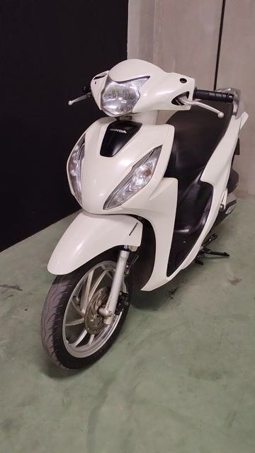 Honda Vision 2021 Trắng. Mua bán Xe máy tại Quận Cầu Giấy Hà Nội được đăng bởi phạm hưng hình 1