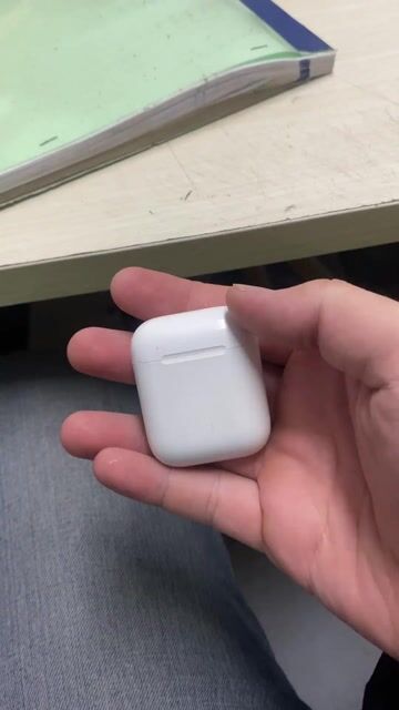 Tai nghe Apple AirPods 2 Trắng thanh lý, dư dùng. Mua bán Tivi, Âm thanh tại Quận Gò Vấp Tp Hồ Chí Minh được đăng bởi Nguyễn Bảo hình 1