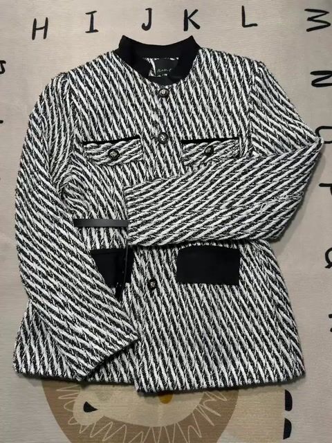 Áo khoác dạ nữ kẻ sọc Đen trắng. Mua bán Quần áo tại Quận Kiến An Hải Phòng được đăng bởi Phạm Anh Thư hình 1