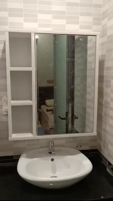 tủ treo phòng tắm có gương
