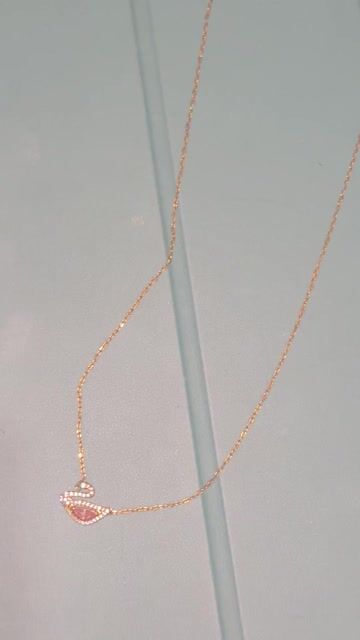 Dây chuyền Swarovski Thiên nga Vàng hồng Nữ. Mua bán Phụ kiện thời trang khác tại Huyện Chợ Lách Bến Tre được đăng bởi Nhân Long hình 1