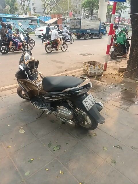 Honda Airblade 2013 Đen nâu. Mua bán Xe máy tại Quận Nam Từ Liêm Hà Nội được đăng bởi Tuân hình 1