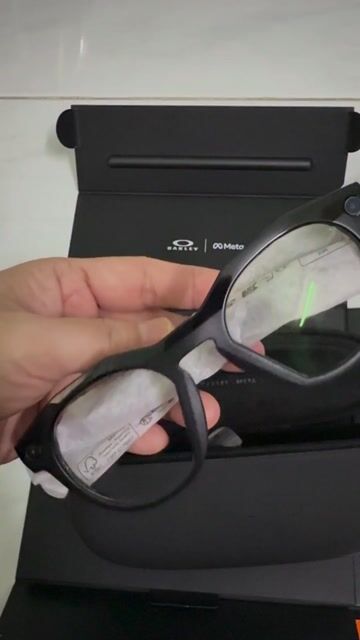 Kính thông minh Oakley Meta HSTN Tròng đổi màu. Mua bán Thiết bị đeo thông minh tại Quận Tân Bình Tp Hồ Chí Minh được đăng bởi Jenny hình 1