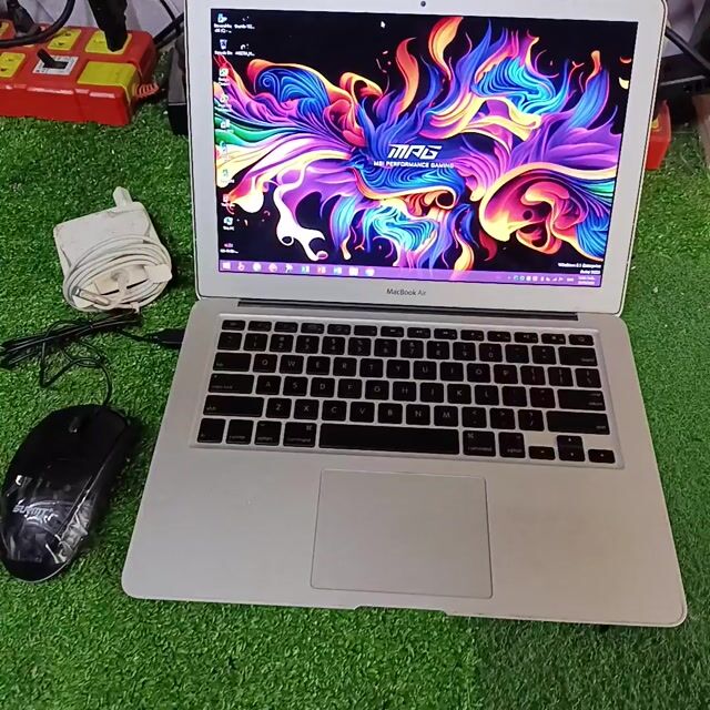 Apple MacBook Air Bạc Đã sử dụng mỏng có wifi 5G. Mua bán Laptop tại Thành phố Thủ Đức Tp Hồ Chí Minh được đăng bởi Cũ Giá Rẻ hình 1