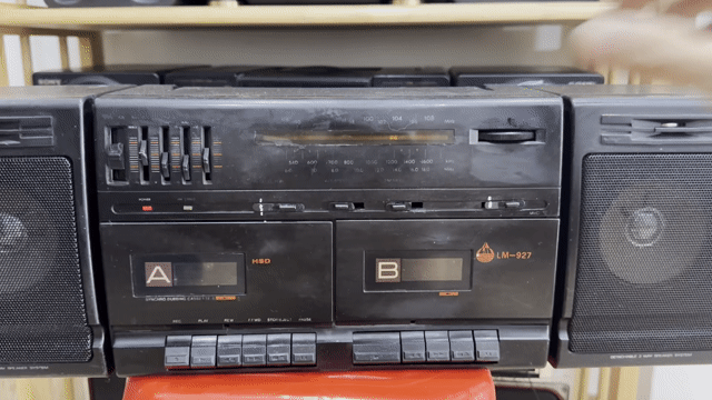 Đài radio cassette Đen còn hát radio, băng kẹt. Mua bán Đồ sưu tầm, đồ cổ tại Thành phố Thuận An Bình Dương được đăng bởi Hoàng Thắng  hình 1