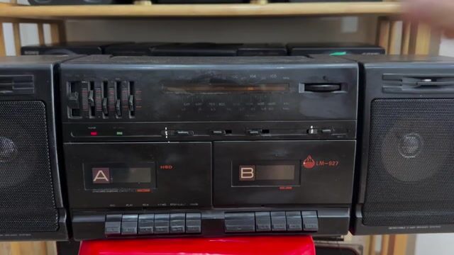 Đài radio cassette Đen còn hát radio, băng kẹt. Mua bán Đồ sưu tầm, đồ cổ tại Thành phố Thuận An Bình Dương được đăng bởi Hoàng Thắng  hình 1