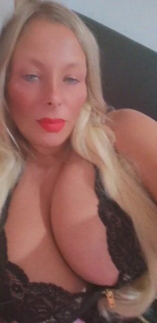 Model - Jasminelynn blowjob